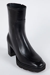 Heeled ankle boots SHARON Poncho Negro by Homers Shoes View 2