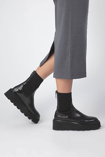 20289 GRENO Poncho Negro Flat ankle boots By Homers